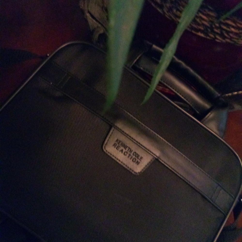 Kenneth Cole mini briefcase - Picture 3 of 5